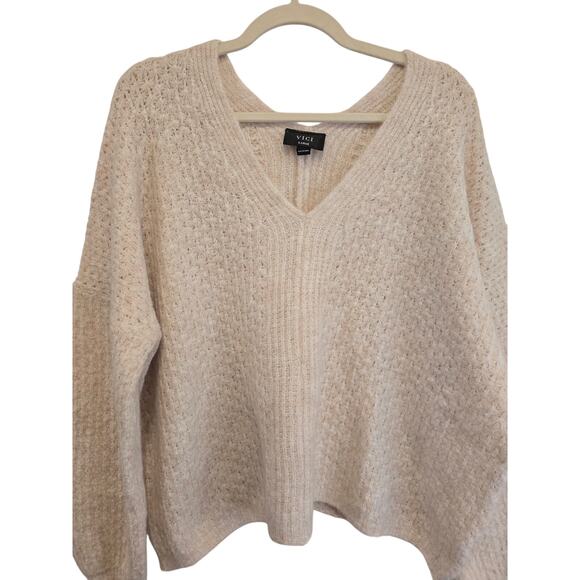 VICI beautiful cream vneck sweater size large, nwot - Picture 2 of 9